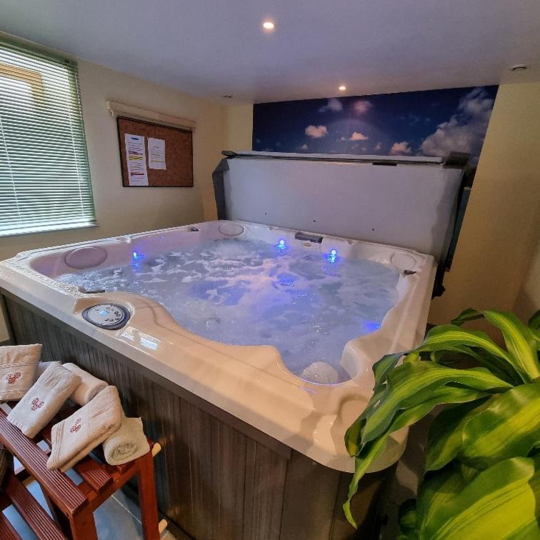 Gite Bruyere, 2 A 5 Personnes Avec Salle De Jeux Et Spa Dans La Residence ว็องทรง ภายนอก รูปภาพ