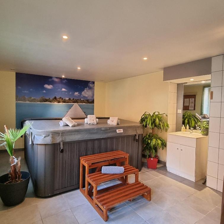 Gite Bruyere, 2 A 5 Personnes Avec Salle De Jeux Et Spa Dans La Residence ว็องทรง ภายนอก รูปภาพ