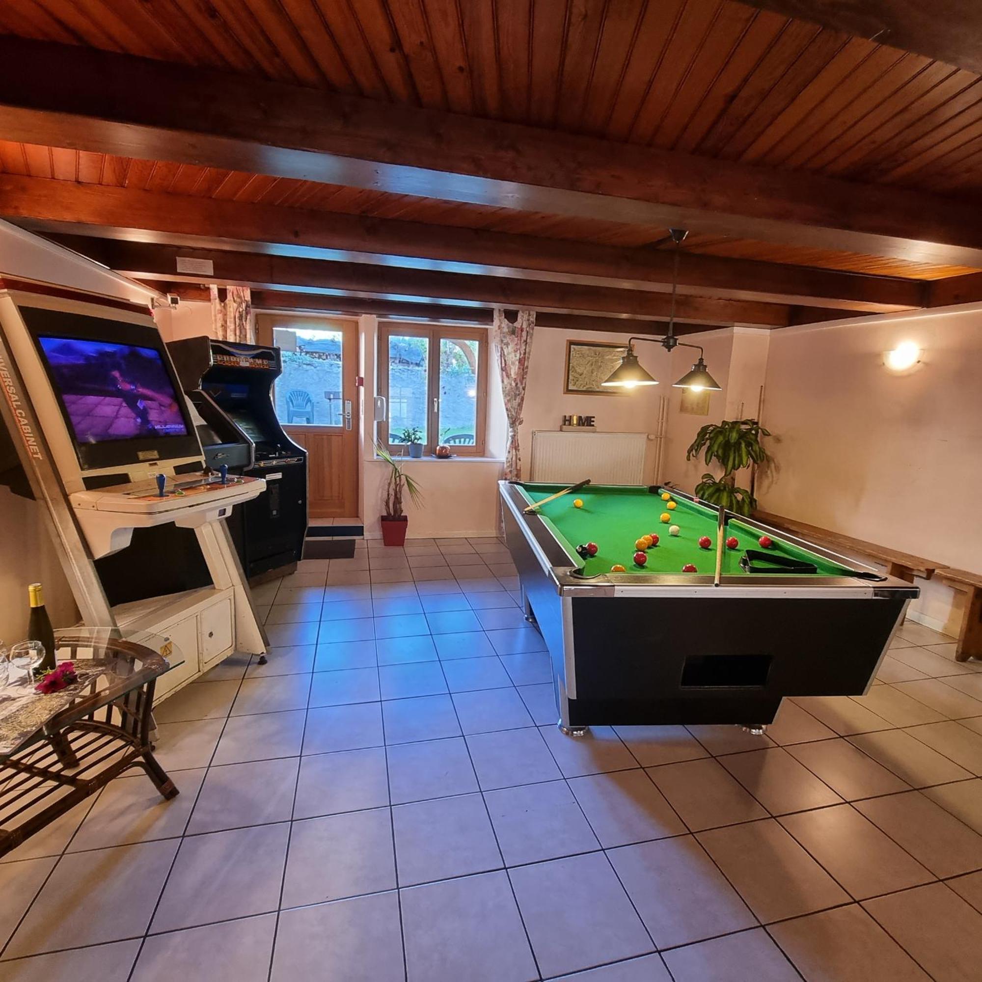 Gite Bruyere, 2 A 5 Personnes Avec Salle De Jeux Et Spa Dans La Residence ว็องทรง ภายนอก รูปภาพ